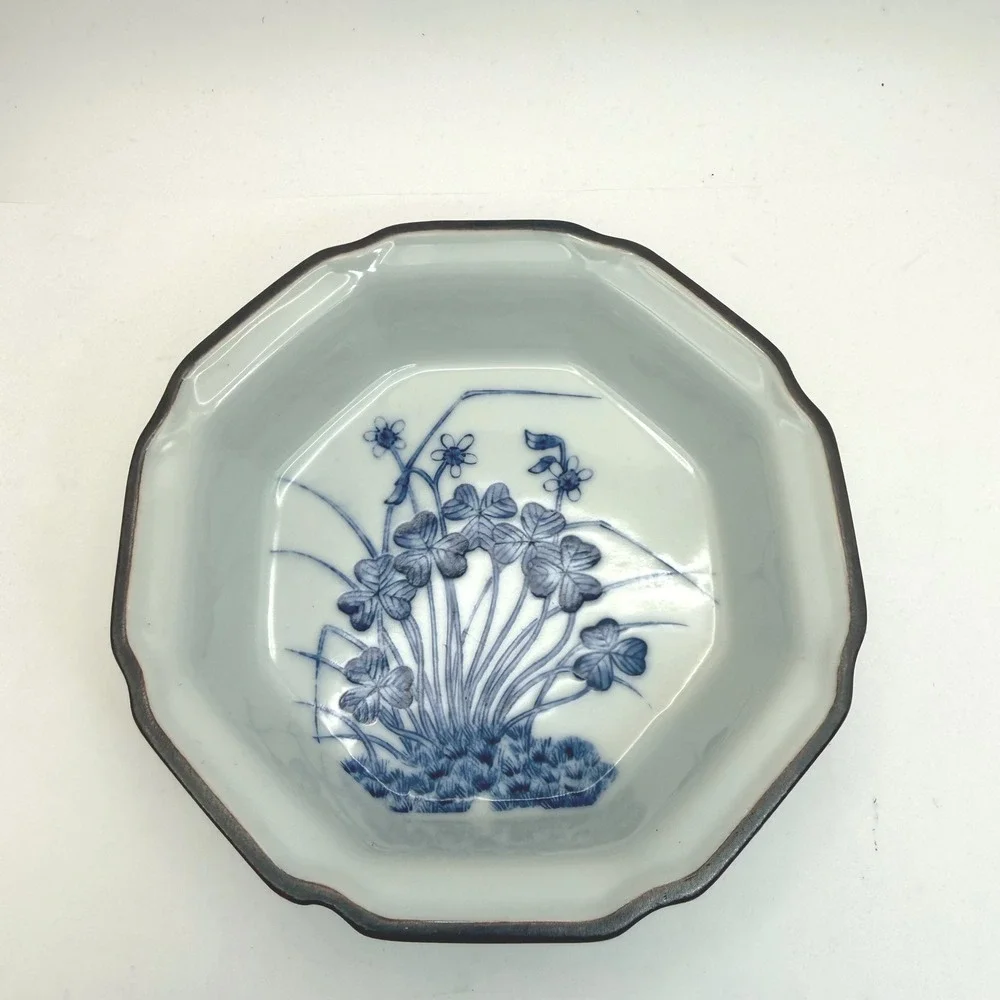 Japanese Kiyomizu-yaki Octagonal Bowl - Signed Tōraku (Morisato) - Blue‎ & White
